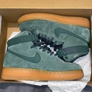Vintage Green Suede Air Force 1 High ‘07 LV8 Shoes
